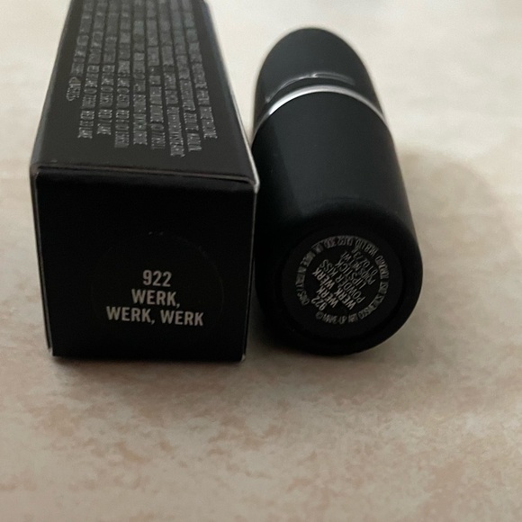 NIB Mac Lipstick Werk, Werk, Werk - Picture 5 of 8